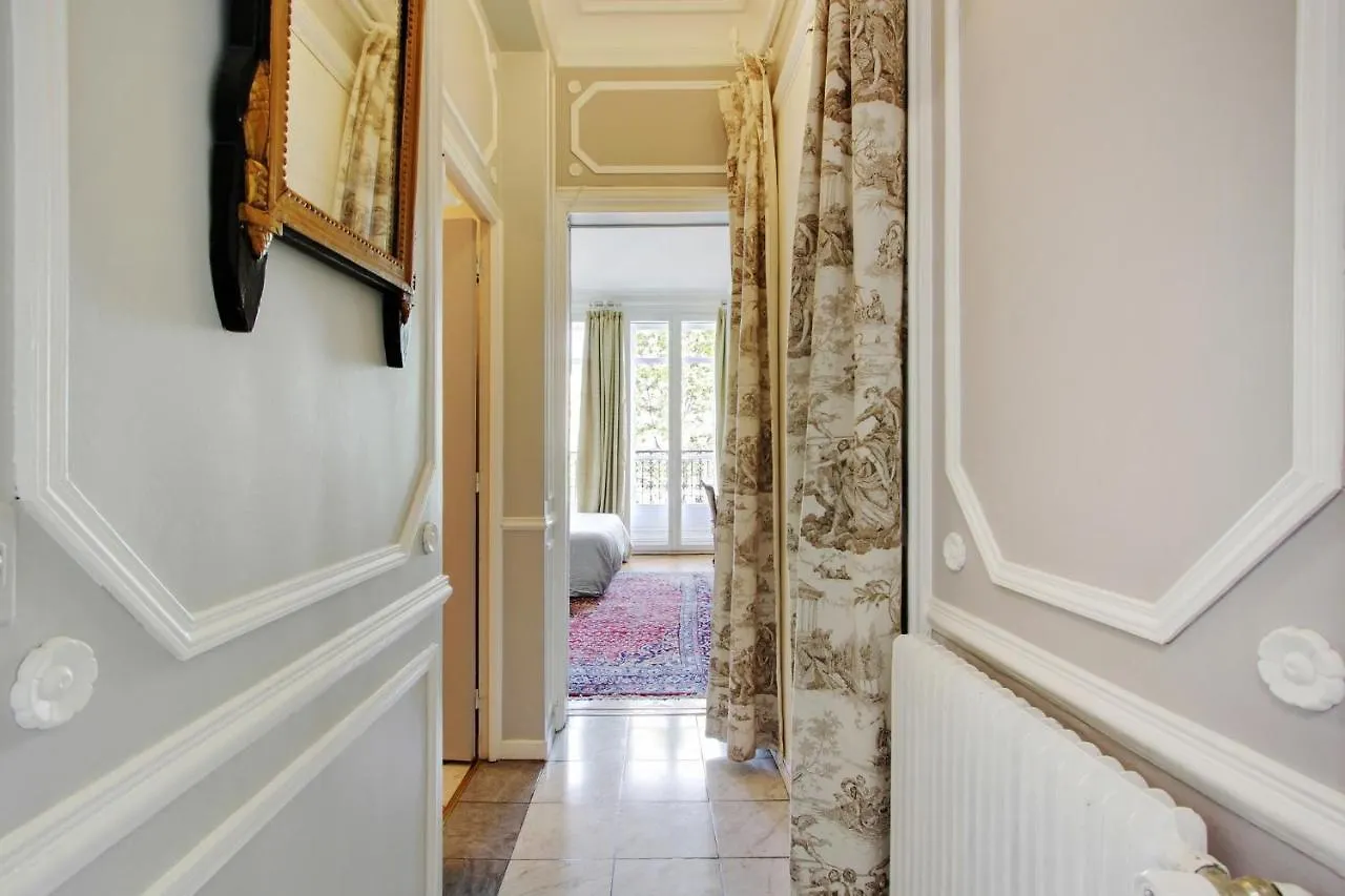 Junior Avec Balcon Et Vue Sur Arc De Triomphe B&B 파리