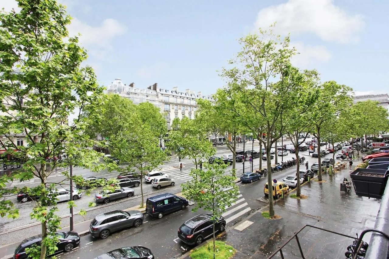 Junior Avec Balcon Et Vue Sur Arc De Triomphe * Paris